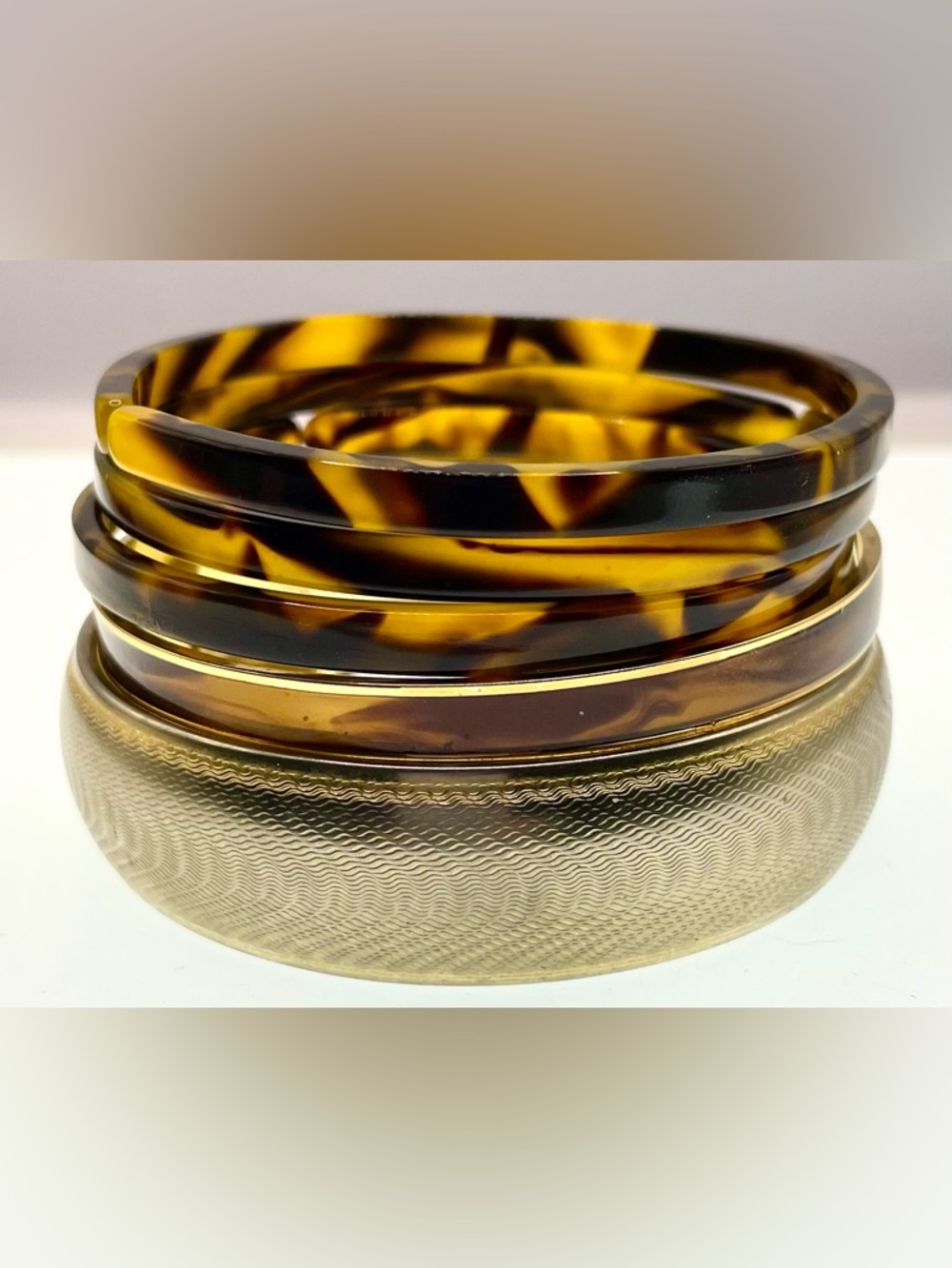 Vintage Set of 5 Bangle Bracelets Gold Tone Metal Enamel Acrylic Tortoise Retro - Picture 2 of 6